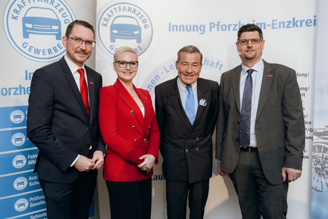 v. links nach rechts: Herr Karsten Lamprecht - Kammerpräsident der Handwerkskammer Karlsruhe, Frau Catarina Haberstroh - stellv. Geschäftsführerin Kreishandwerkerschaft Pforzheim / Enzkreis, Herr Wolfgang Grupp - Senior Geschäftsführer TRIGEMA, Herr Timo Gerstel - Obermeister der Kfz-Innung Pforzheim / Enzkreis Fotos by Wagner Unternehmensfotografie